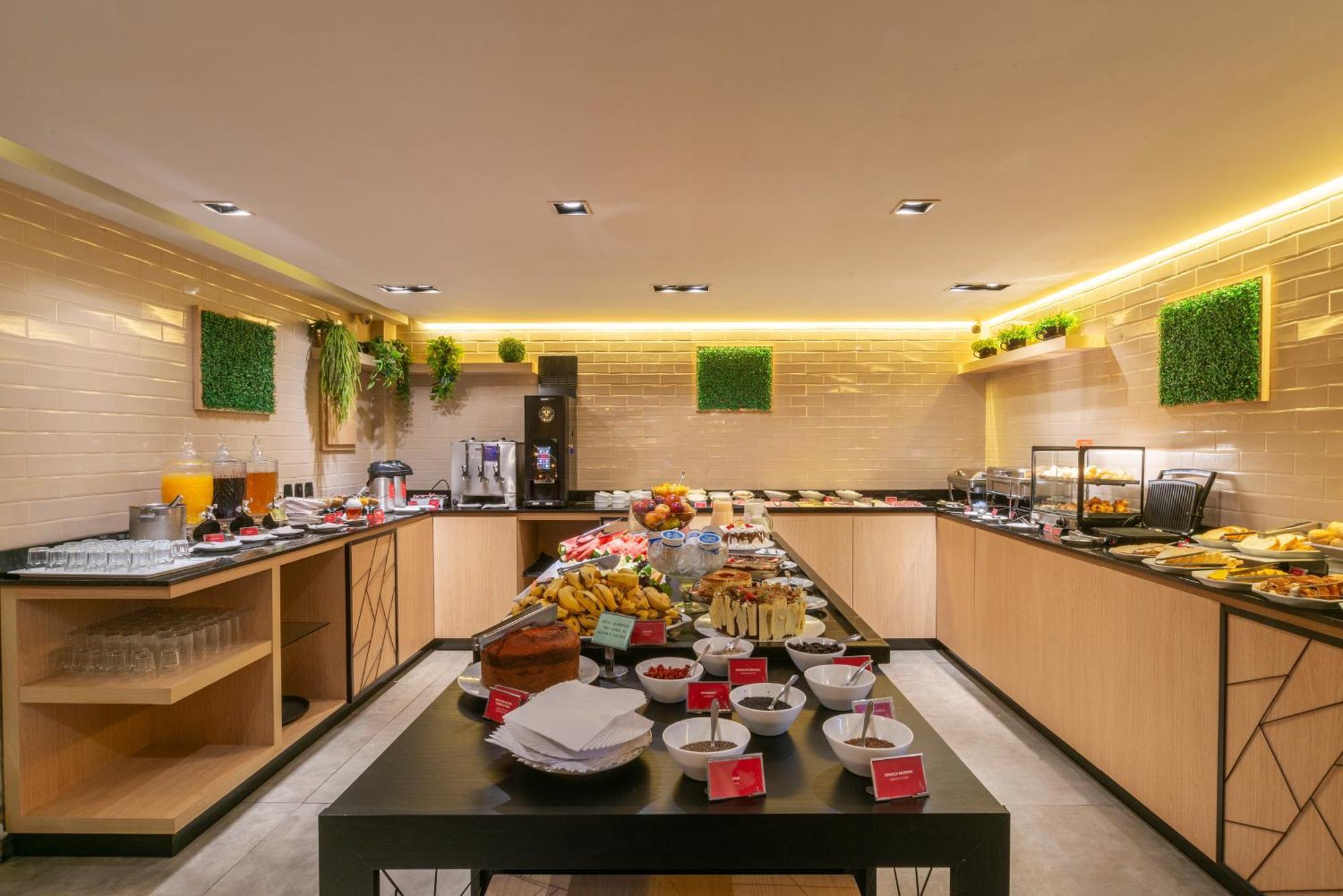 Hotel Laghetto Stilo Centro Грамаду Экстерьер фото The buffet at the lounge