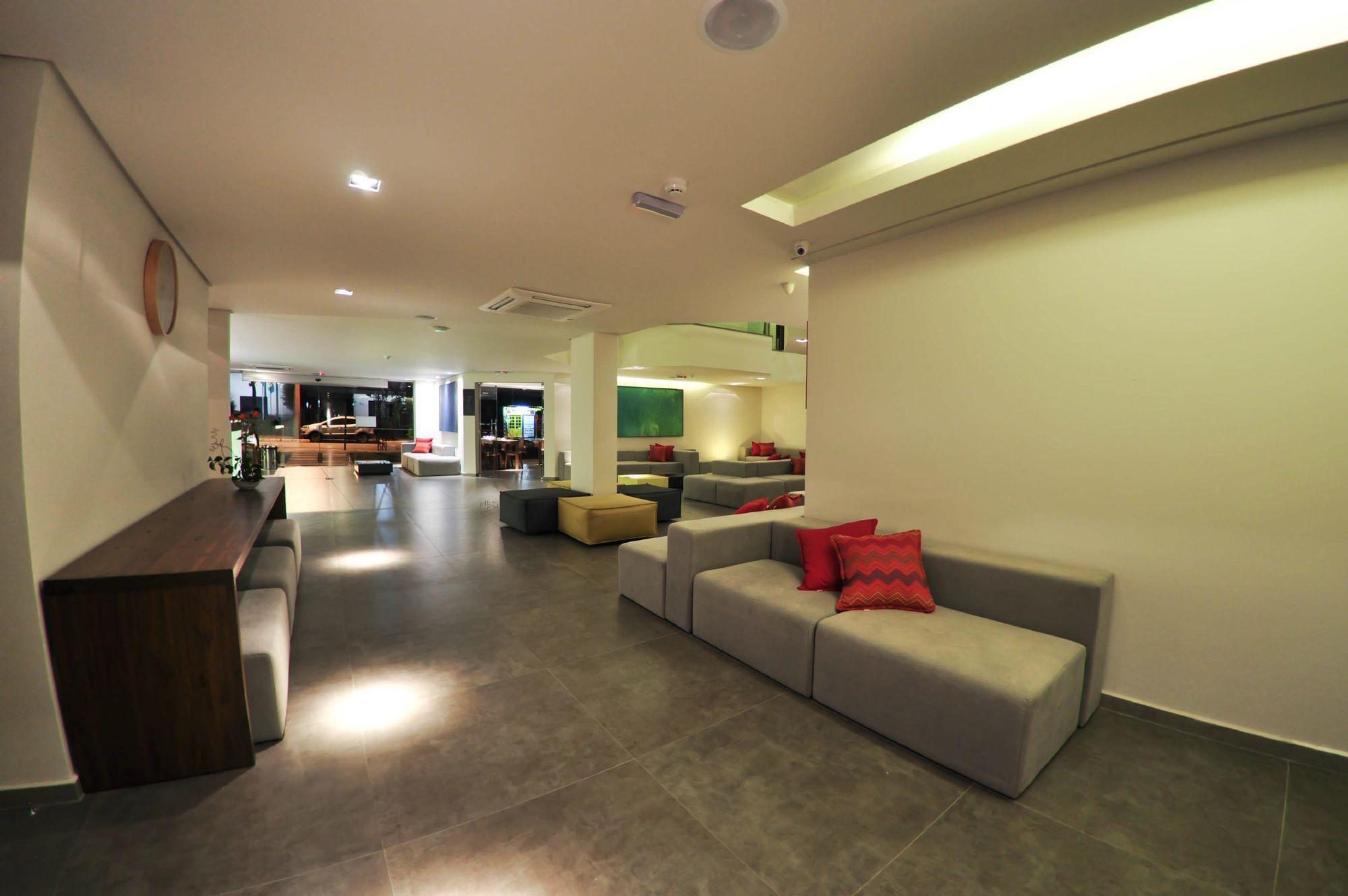 Hotel Laghetto Stilo Centro Грамаду Экстерьер фото The lounge at KLIA